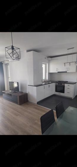 Apartament cu 3 camere semidecomandat în Aradului
