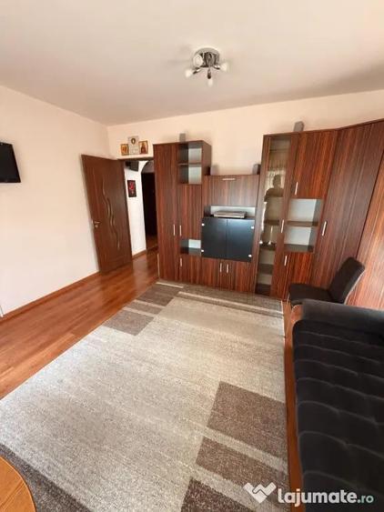 Apartament cu 2 camere decomandat în Tractorul