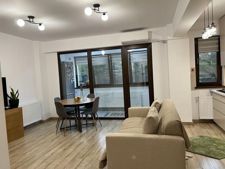 Apartament cu 2 camere decomandat în Valea Adâncă