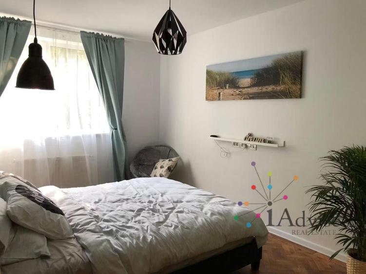 Apartament cu 4 camere decomandat în Schei