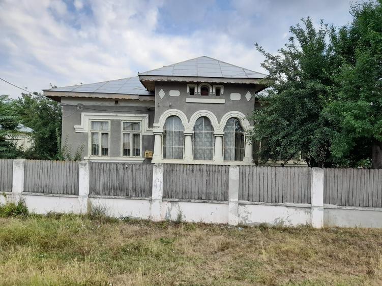 Casă cu 4 camere în Valea Soarelui