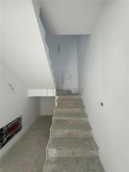 Duplex cu 5 camere cu Teren 340 Mp în Moșnița Nouă