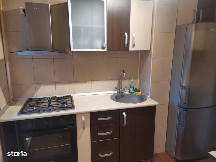 Garsonieră decomandată în Tei