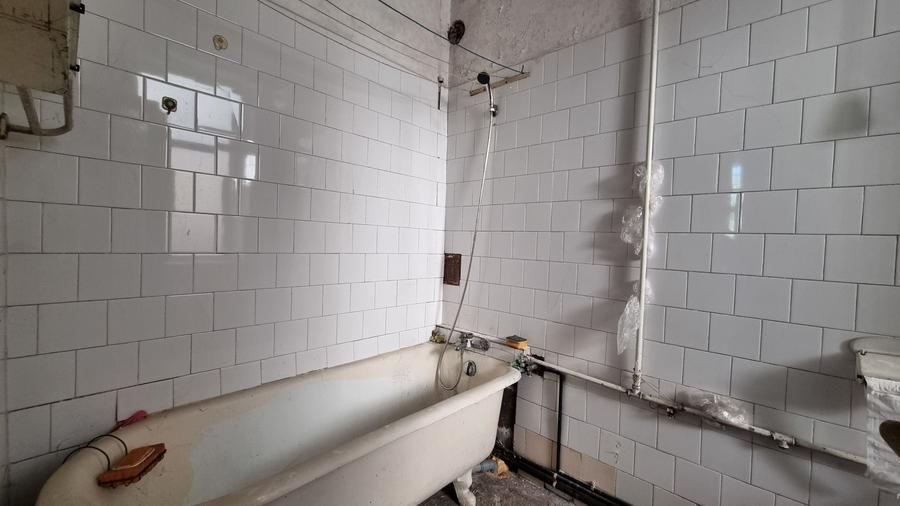 Apartament cu 3 camere semidecomandat în Cantemir