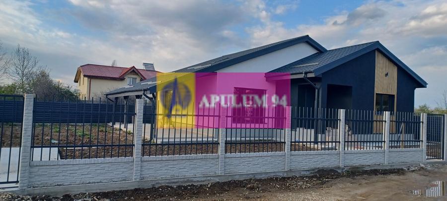Casă individuală cu 4 camere semidecomandat cu Canalizare în Gulia