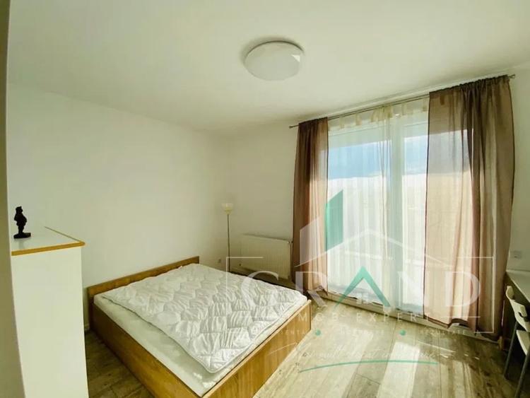 Apartament cu 3 camere semidecomandat, mobilat în Iris