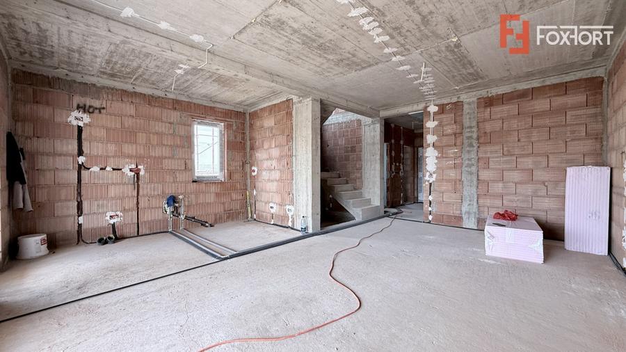 Duplex cu 5 camere cu Canalizare în Moșnița Nouă