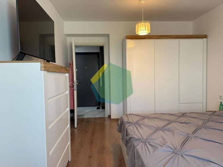 Apartament cu 2 camere semidecomandat, mobilat în Exterior Vest
