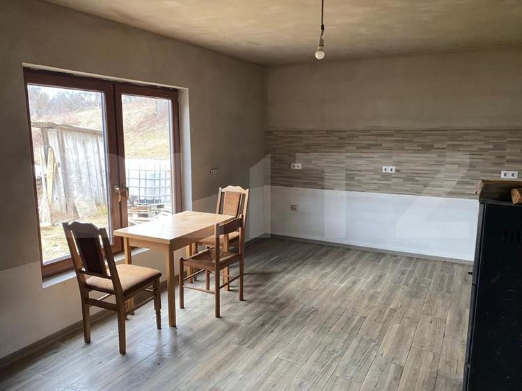 Casă individuală cu 5 camere cu Teren 7100 Mp în Exterior Nord