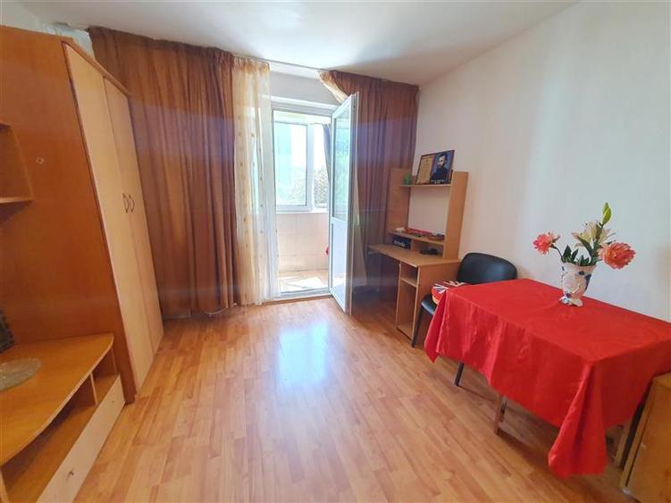 Apartament cu 2 camere decomandat, mobilat în Tei