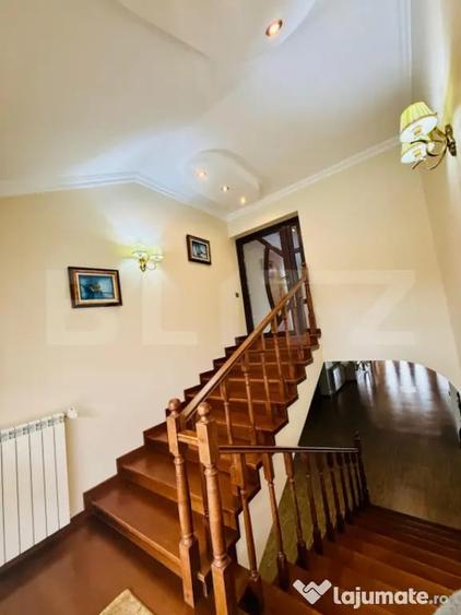 Casă cu 7 camere cu Teren 959 Mp în Central