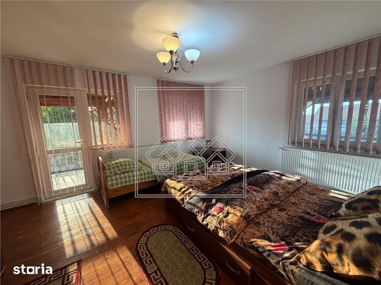 Casă cu 5 camere cu Teren 820 Mp în Cârțișoara