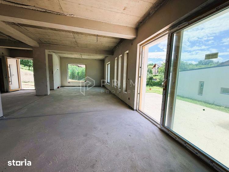 Casă cu 4 camere cu Teren 500 Mp în Corunca