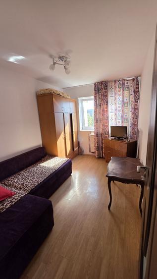 Apartament cu 3 camere decomandat în Metalurgie