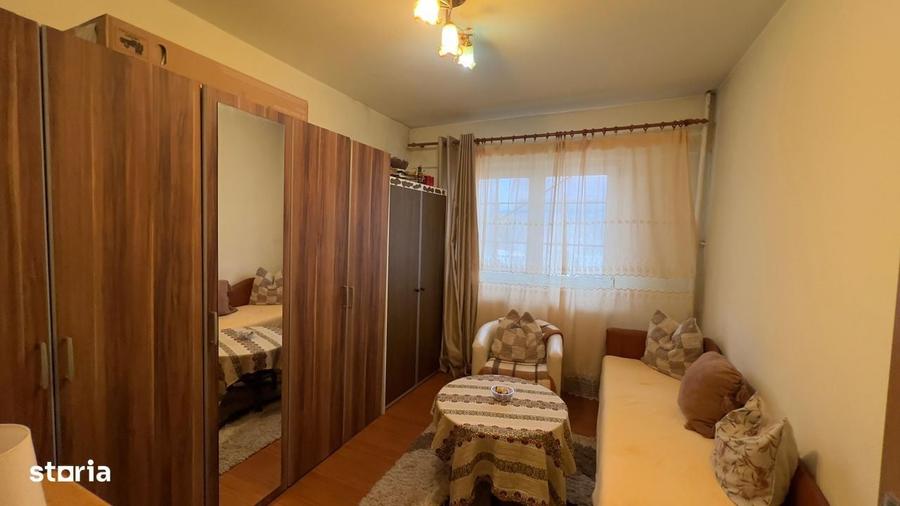 Apartament cu 2 camere decomandat în Petros