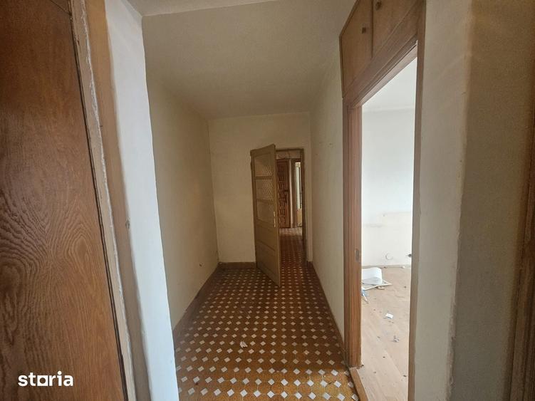 Apartament cu 3 camere decomandat în Central
