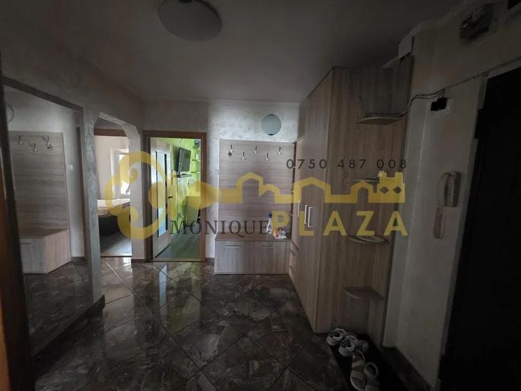 Apartament cu 3 camere decomandat, mobilat în Central