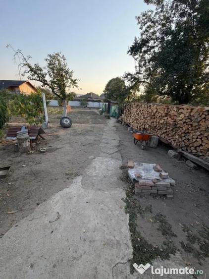 Casă cu 3 camere cu Teren 2330 Mp în Central