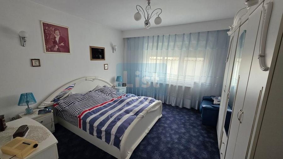 Casă cu 8 camere cu Canalizare în Central