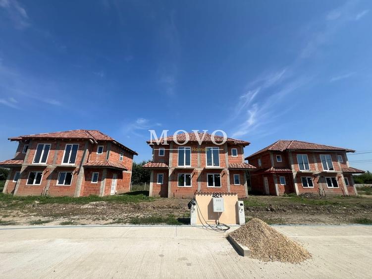Duplex cu 3 camere cu Canalizare în Remetea Mare