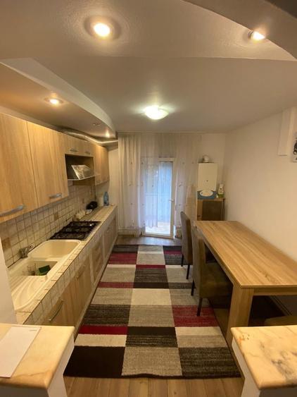 Apartament cu 2 camere decomandat în Florilor