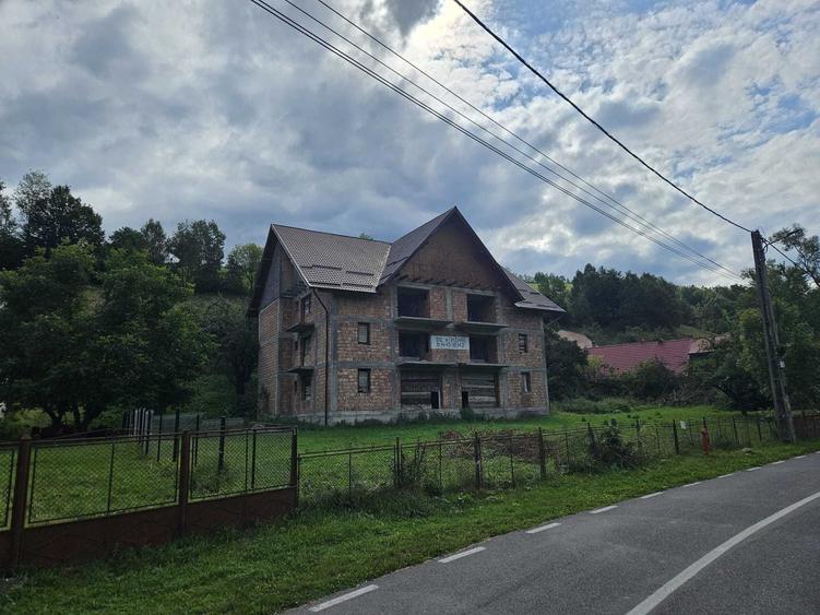 Casă cu 4 camere în Bran