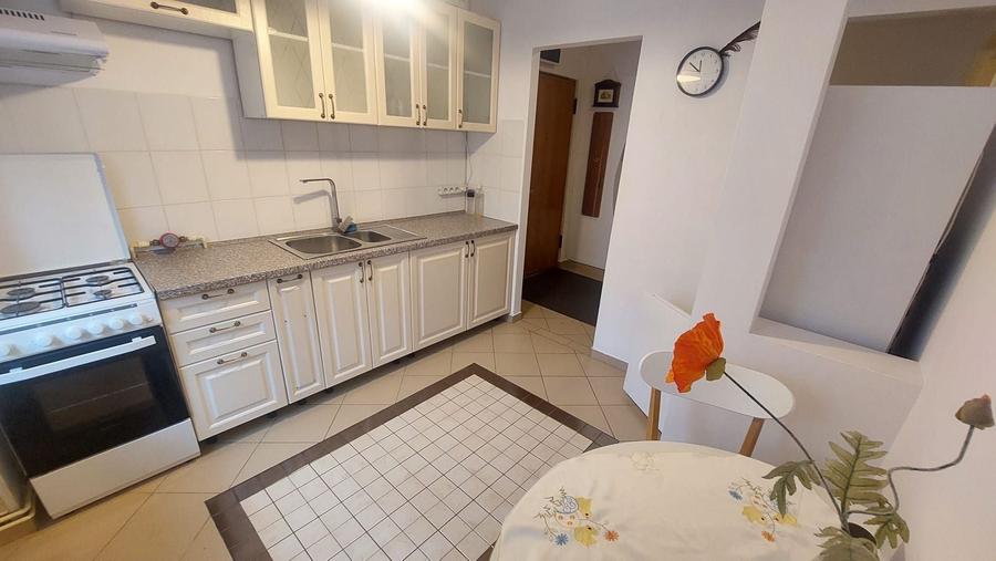 Apartament cu 3 camere semidecomandat, mobilat în Gheorgheni