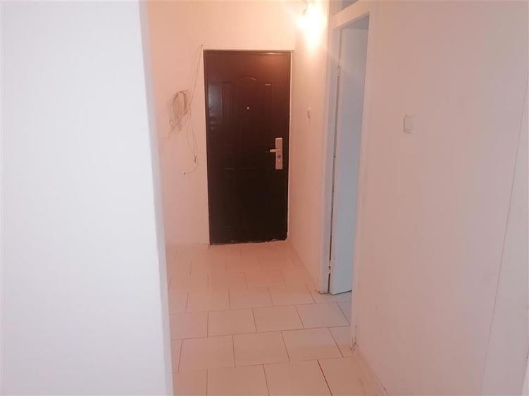 Apartament cu 2 camere semidecomandat în Dâmbovița