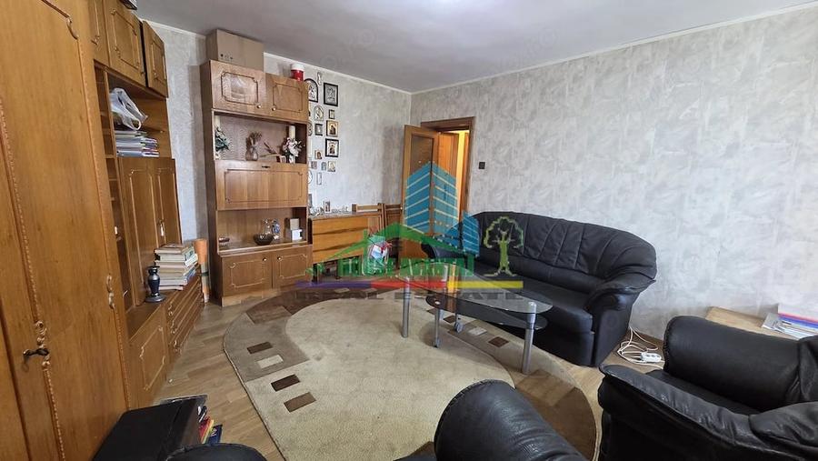Apartament cu 3 camere decomandat în Obor