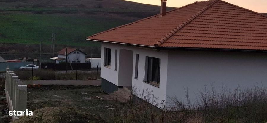 Casă cu 3 camere în Câmpenești