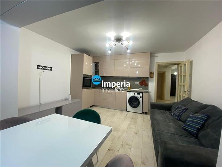 Apartament cu 3 camere decomandat în Podul de Fier