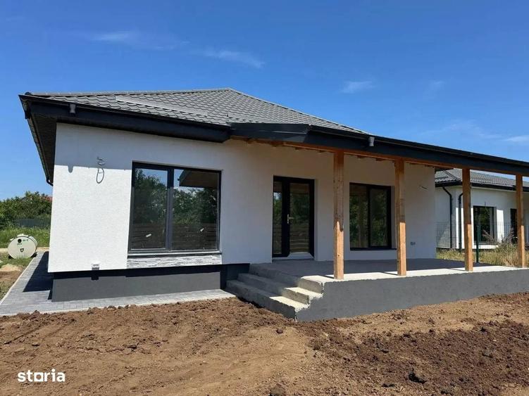 Casă cu 4 camere în Crevedia