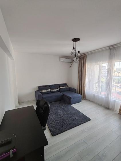 Apartament cu 2 camere decomandat, mobilat în Apărătorii Patriei