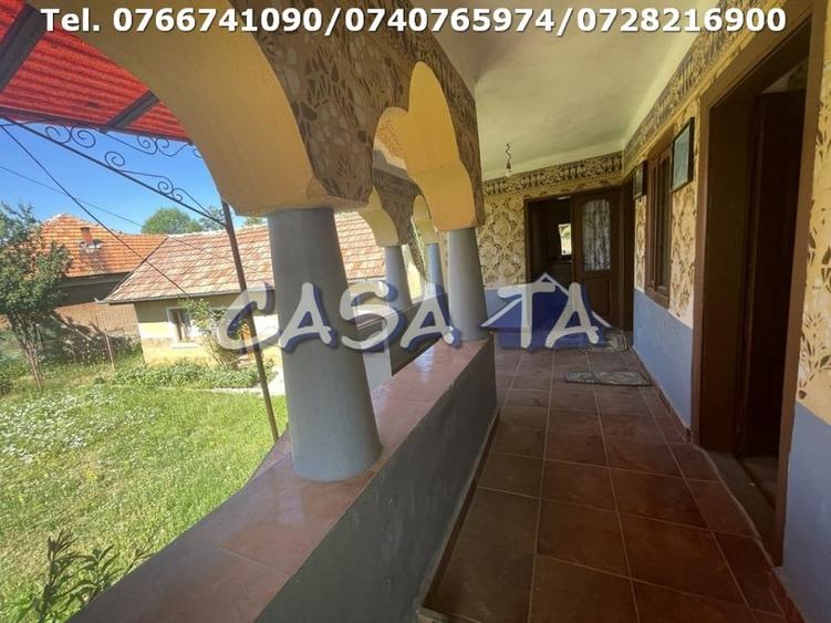 Casă individuală cu 4 camere cu Canalizare în Runcu