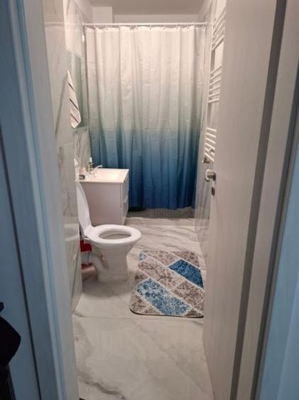 Apartament cu 2 camere decomandat, mobilat în Titan