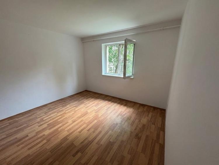 Apartament cu 2 camere semidecomandat, mobilat în Berceni