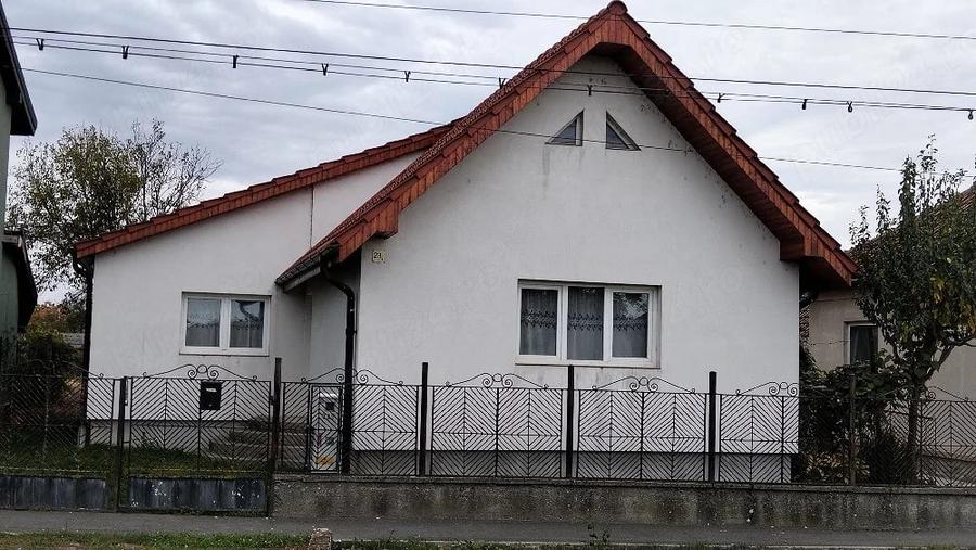 Casă cu 3 camere cu Teren 480 Mp în Central