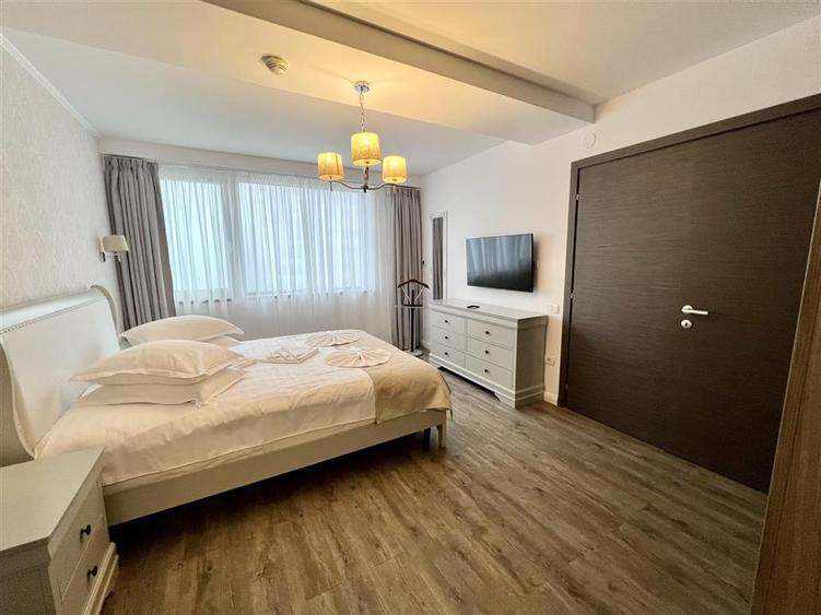 Apartament cu 6 camere decomandat, mobilat în Poiana Brașov