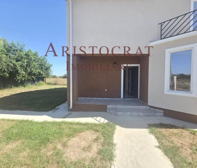 Casă cu 5 camere cu Teren 480 Mp în Corbeanca