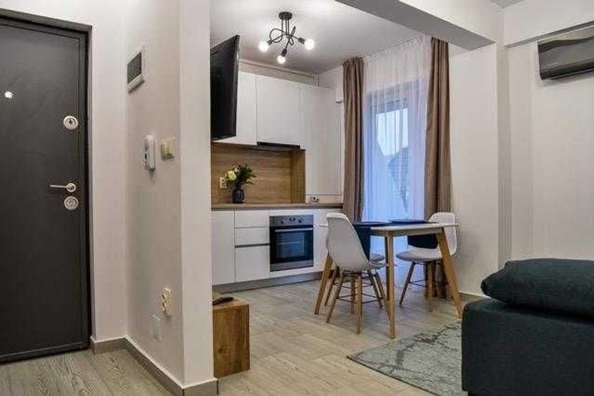 Apartament cu 3 camere semidecomandat în Exterior Vest