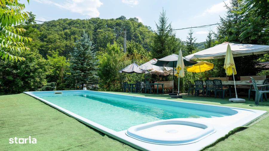 Casă cu Teren 1348 Mp în Dăești