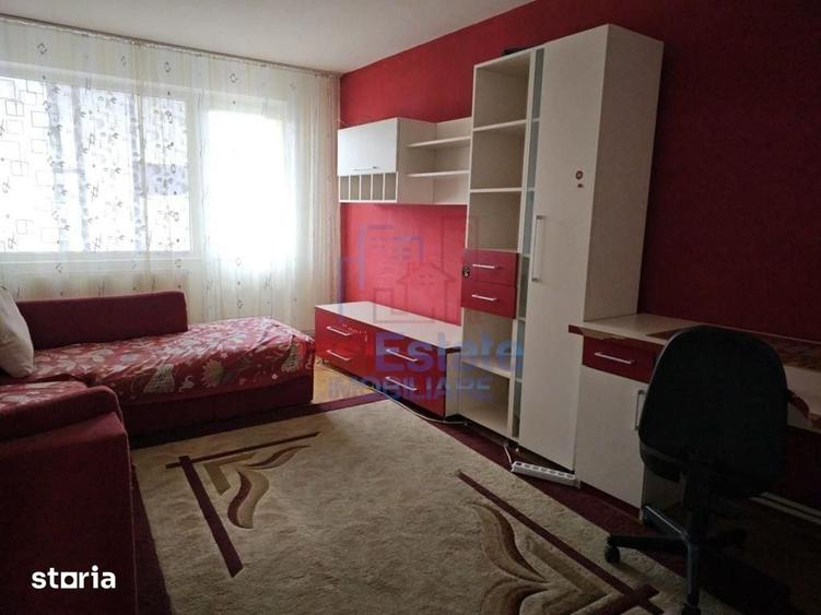 Apartament cu 3 camere decomandat în Alexandru cel Bun