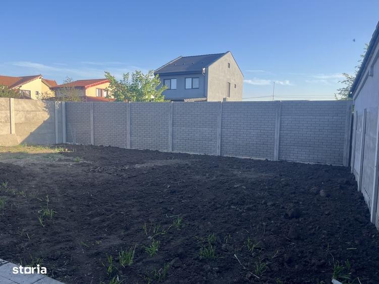 Casă cu 3 camere în Dumbrăvița
