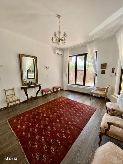 Casă cu 7 camere cu Teren 600 Mp în Corbeanca