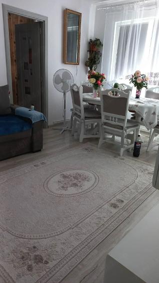Apartament cu 3 camere semidecomandat în 14 Mai