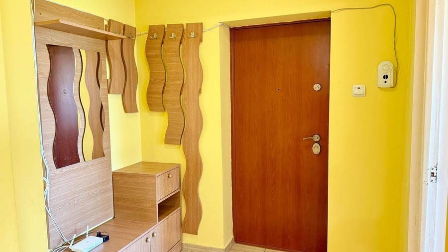 Apartament cu 3 camere semidecomandat în Gorjului