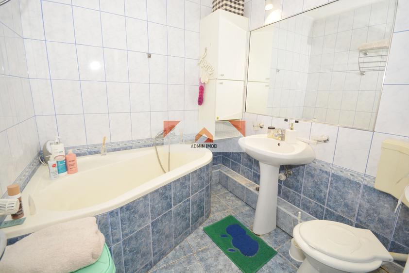 Apartament cu 3 camere în Drumul Taberei