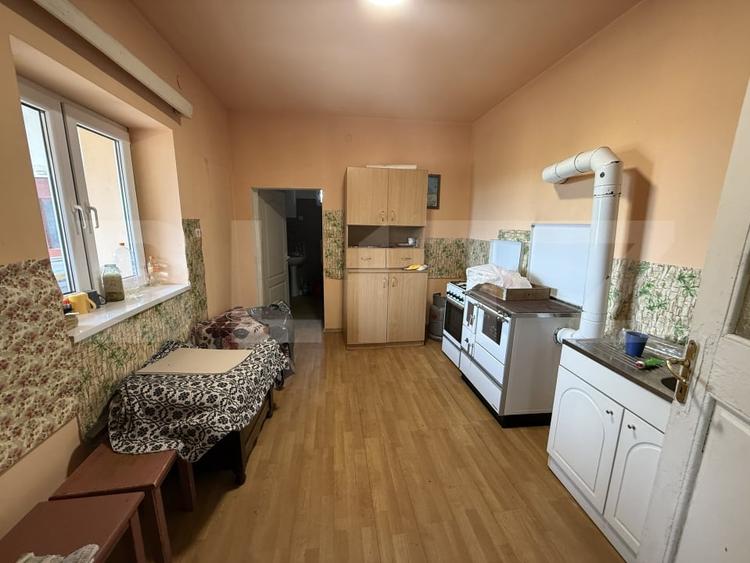 Casă individuală cu 2 camere cu Teren 11600 Mp în Exterior Vest