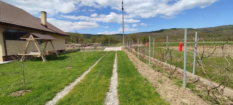 Casă cu 4 camere cu Teren 2000 Mp în Predești