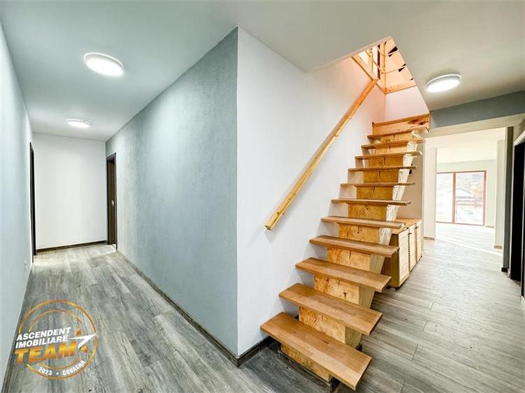 Casă individuală cu 8 camere cu Teren 1348 Mp în Simeria